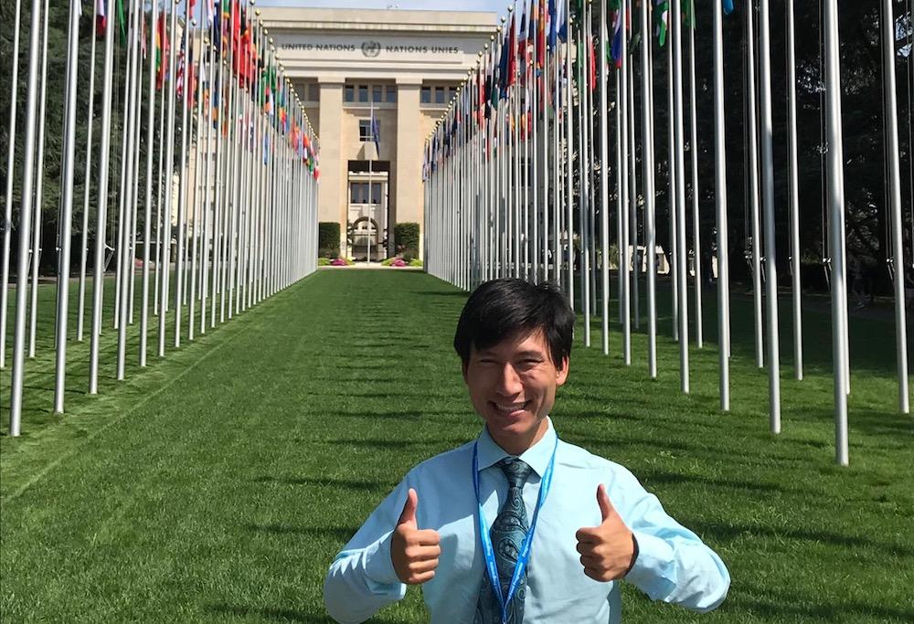 Man at UN, giving thumbs up