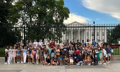 Students near front of White House, group shot